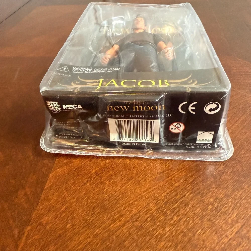 Twilight New Moon Jacob Black Shirt Figure‎ damaged box see pics
